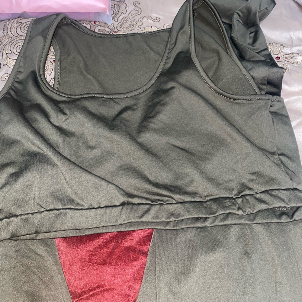 Tracksuit - Picture 7 of 7